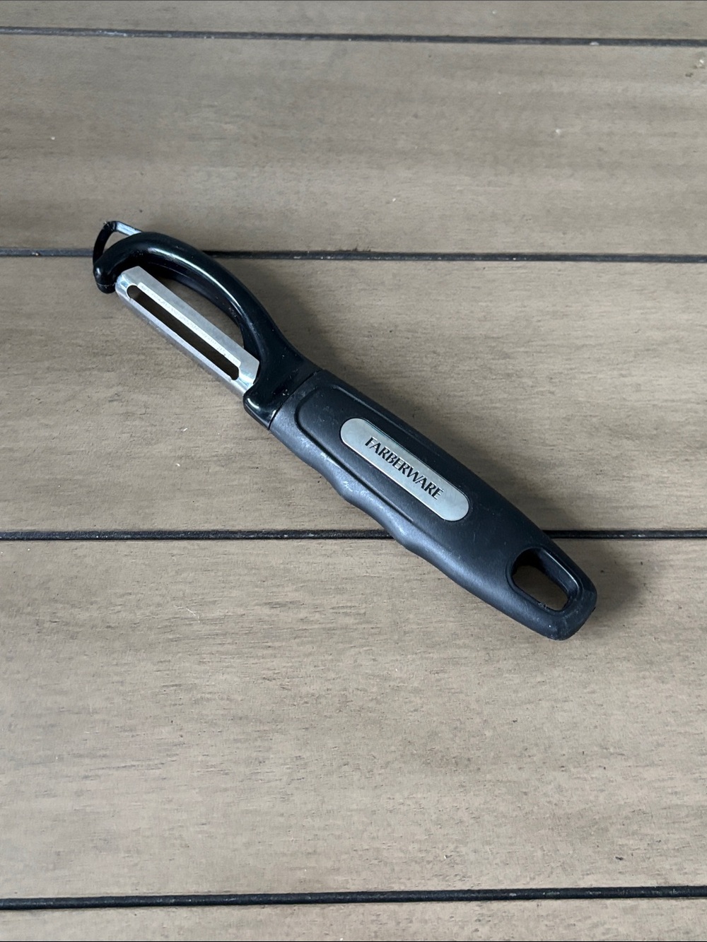 232. Farberware Black and Silver Y-Peeler